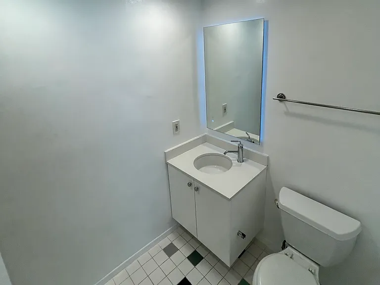 1346 N Laurel Ave #102 — Photo 8