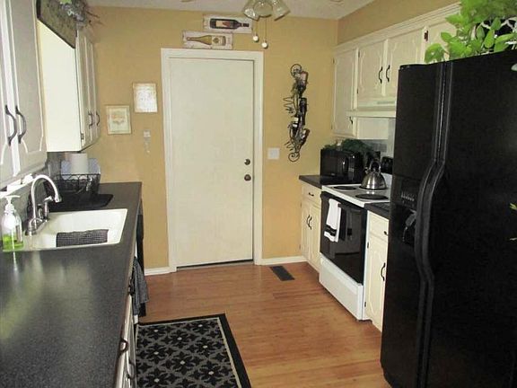2nd image of 206 Klondike Dr