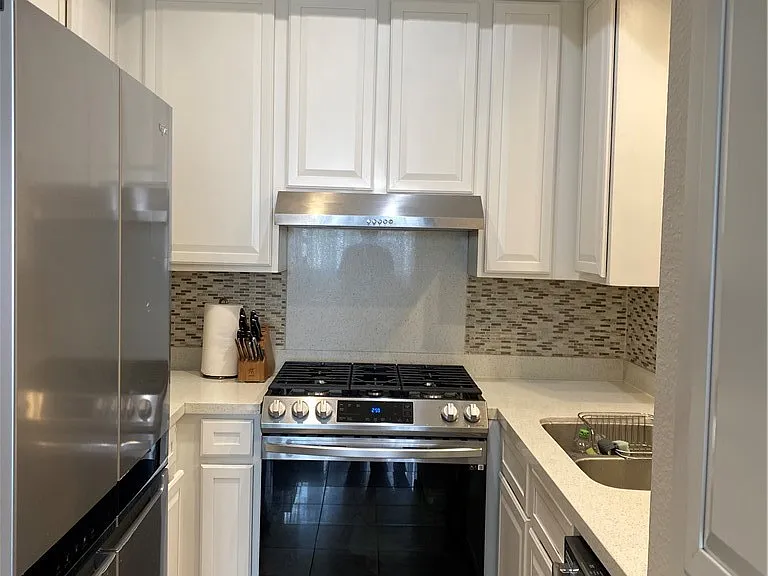 533 S Saint Andrews Pl #319 — Photo 6