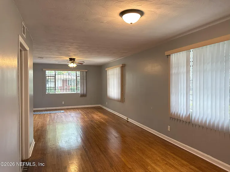 1071 Reiman St — Photo 2