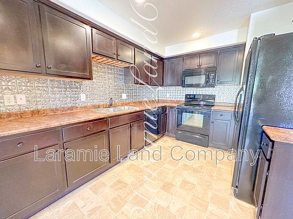 3rd image of 4133 Moraine St
