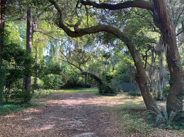 207 Stuart Town Rd, Beaufort, SC 29902