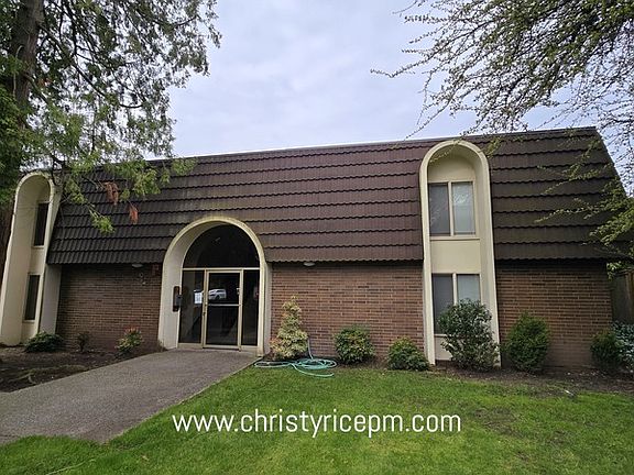 2nd image of 11010 NE 68th St APT 627