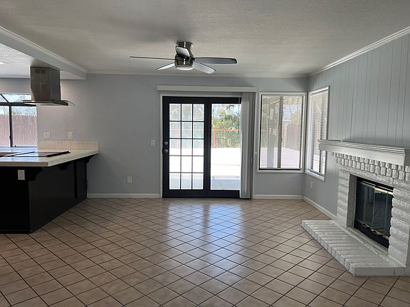 2nd image of 893 Mesa Pl