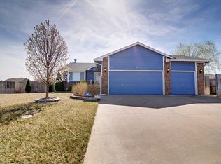 2013 E Spring Hill Ct, Goddard, KS 67052