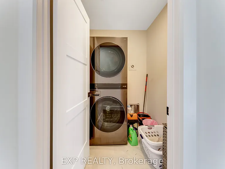 266 Hesselman Cres — Photo 23
