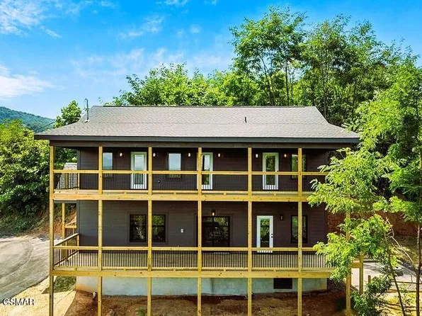 1131 Longview Ct, Gatlinburg, TN 37738