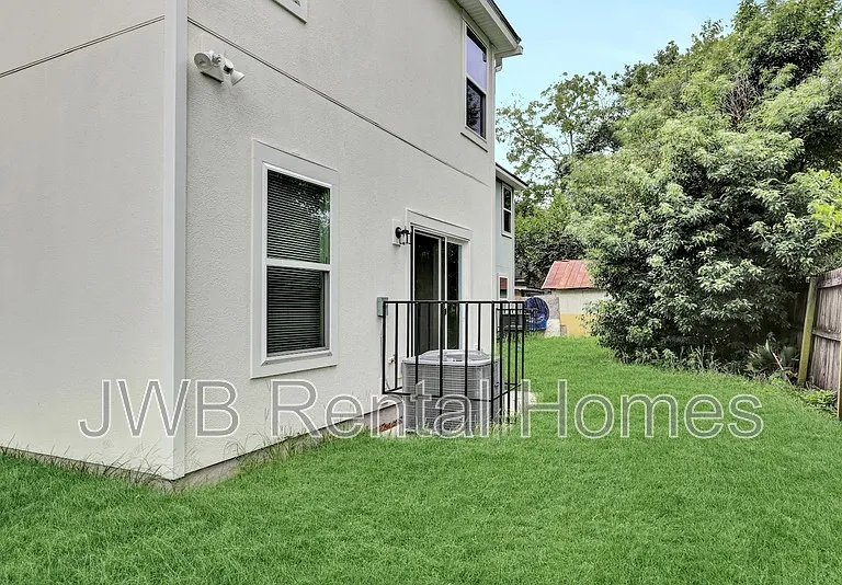 606 Herman St — Photo 14