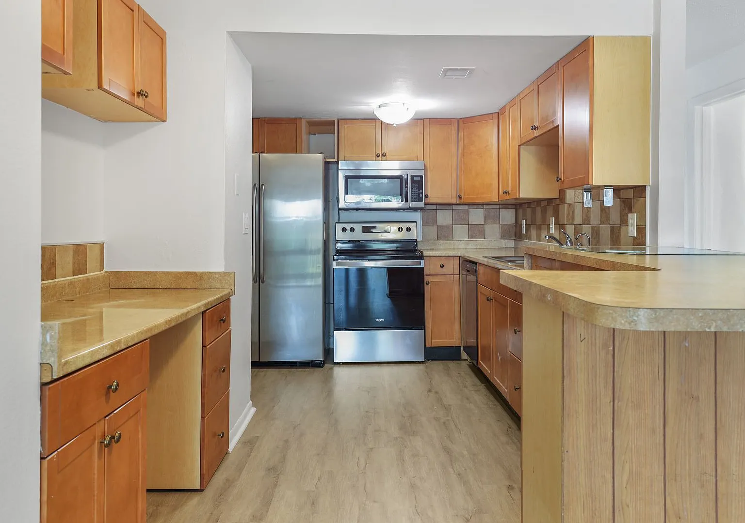 3bd Rental by Clark & Beneva Rd with Amenities — Photo 2