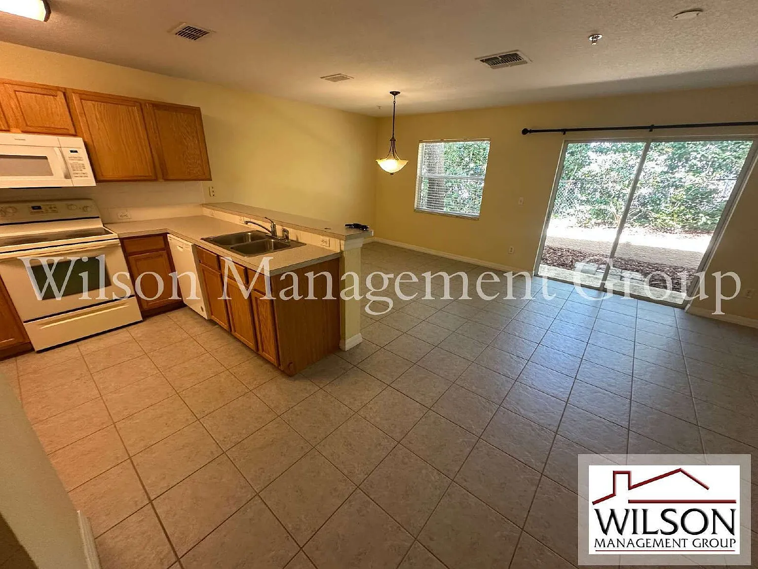 2 bed, 2.5 bath, 1304 sqft, $1,795 — Photo 3