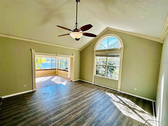 4th image of 801 SILVERTHORN LANE