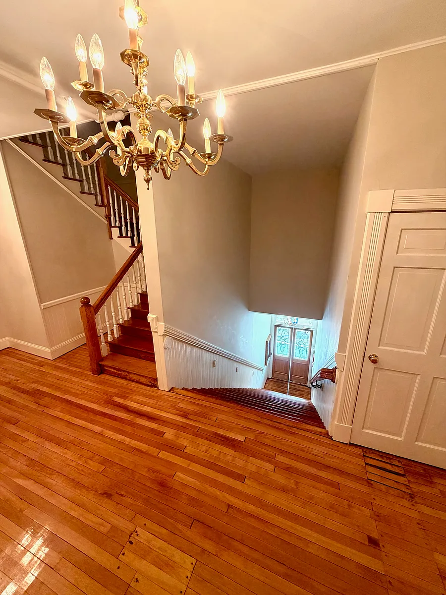 Building Photo - 69 S Pleasant St #8