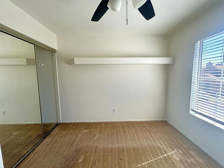 864 Bramble Ln — Photo 17