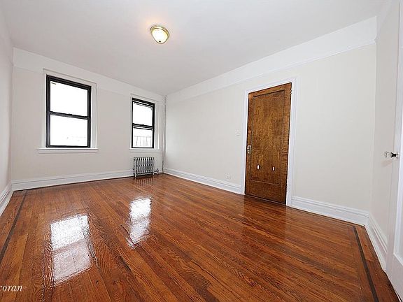 5th image of 2590 35th St APT 5J