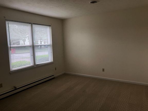 5th image of 201 Queensway Dr