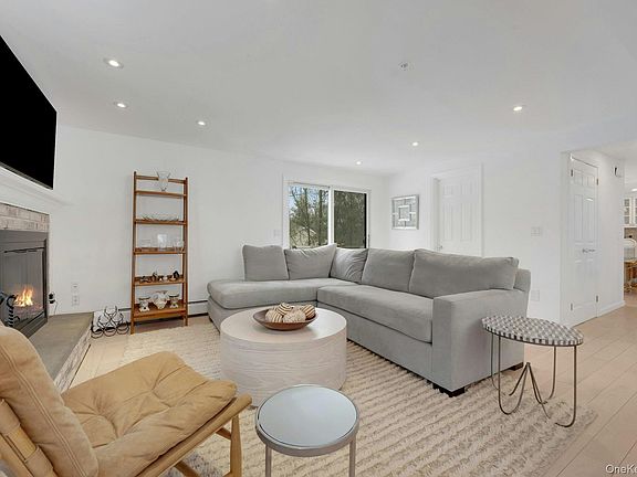 3rd image of 4 Melissa Drive