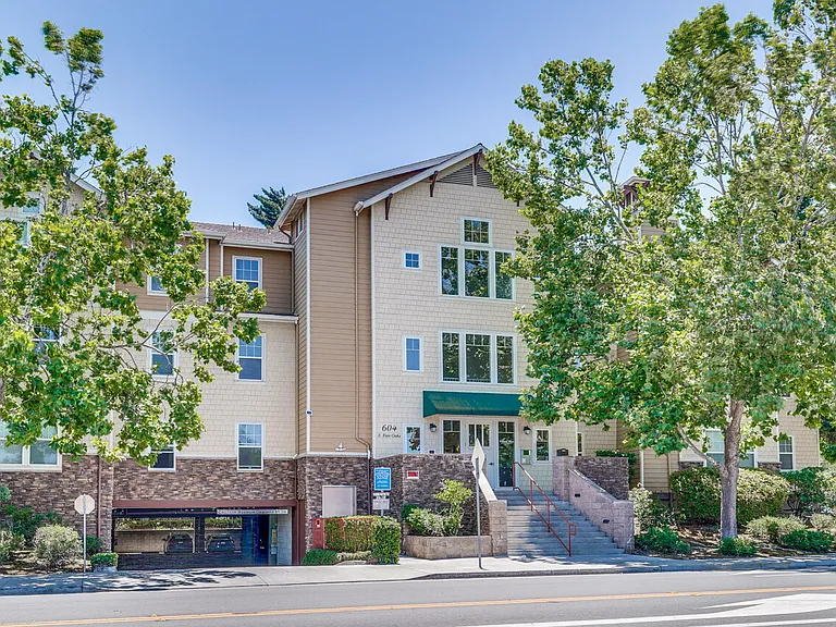 Encinal Place Apartments — Photo 13