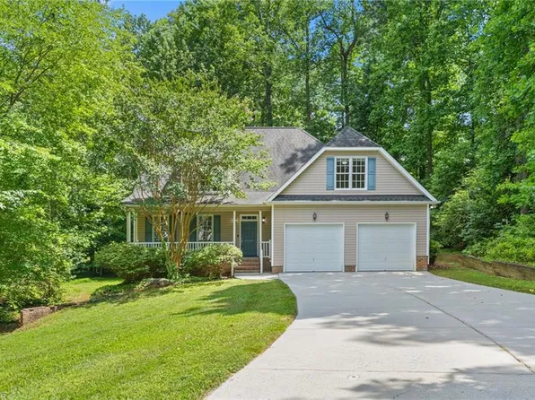 4402 Sabre Ct, Greensboro, NC 27406