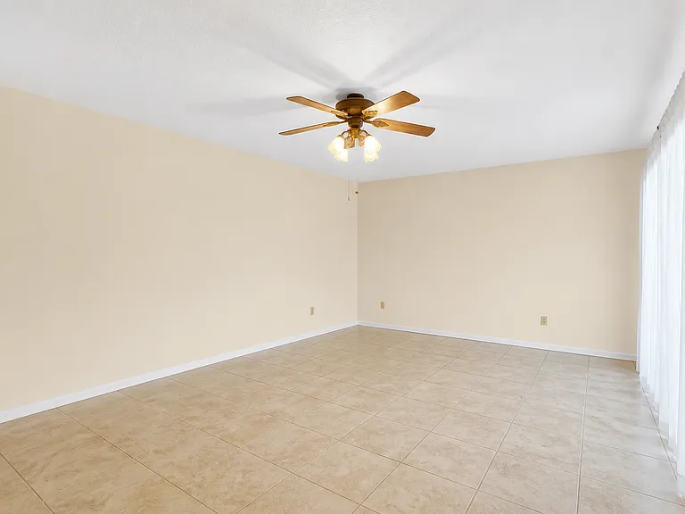 2593 S Park Ave — Photo 21