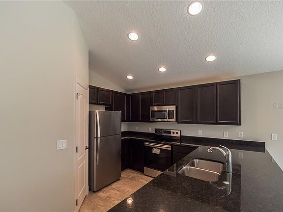 4th image of 350 Gardenia Ct