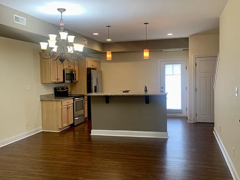 104 Capital St — Photo 5
