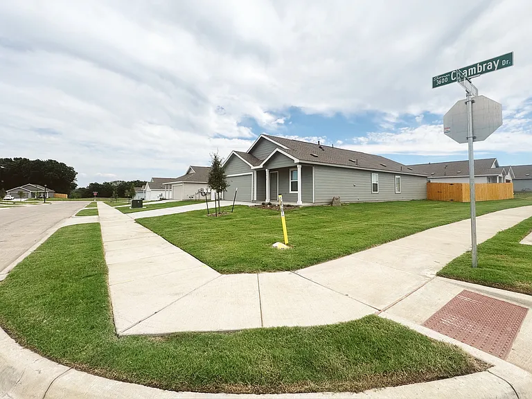 3612 Chambray Dr — Photo 2