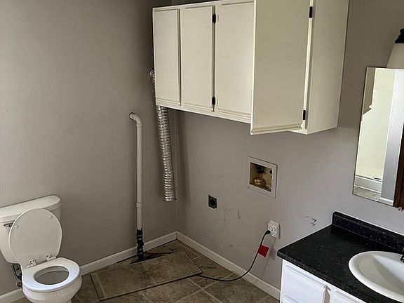 3rd image of 2830 W Glenpark Dr