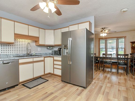 3rd image of 107 7th Ave Ct NE