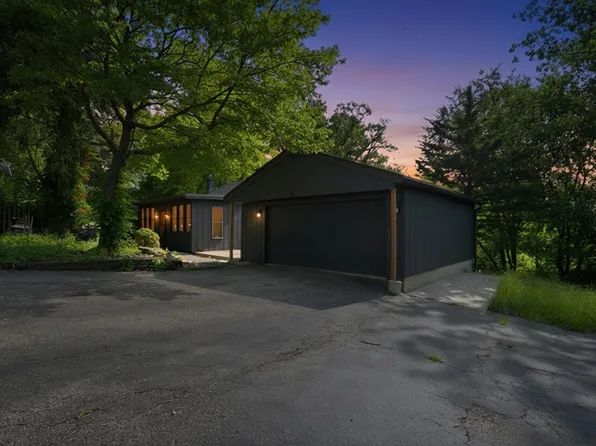 306 N Cresthill Ave, McHenry, IL 60051