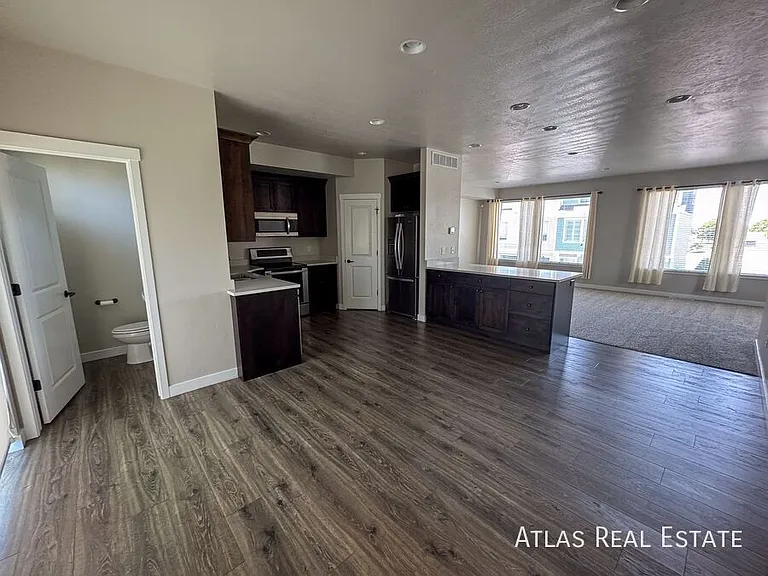 2530 N Knights Ln — Photo 23