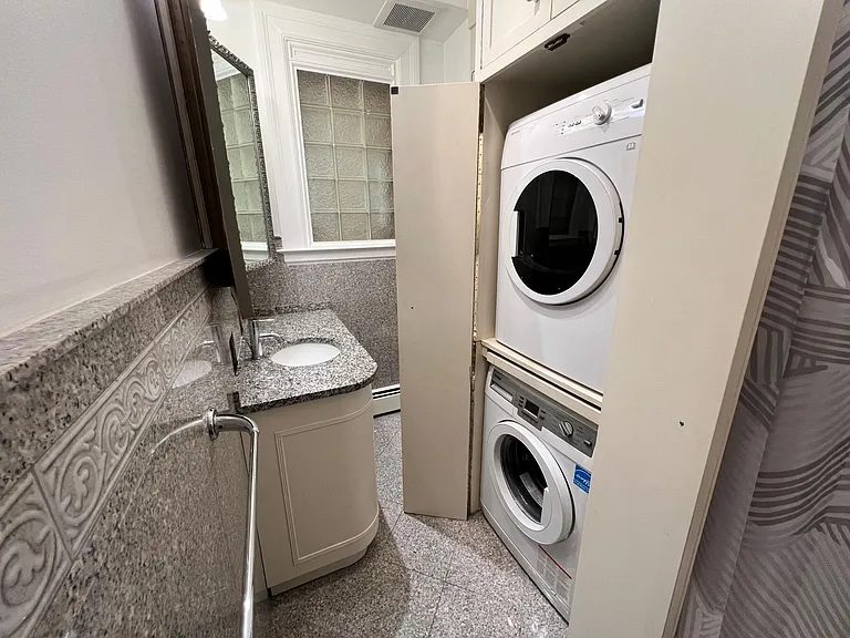 375 Lloyd Ave #1B — Photo 6