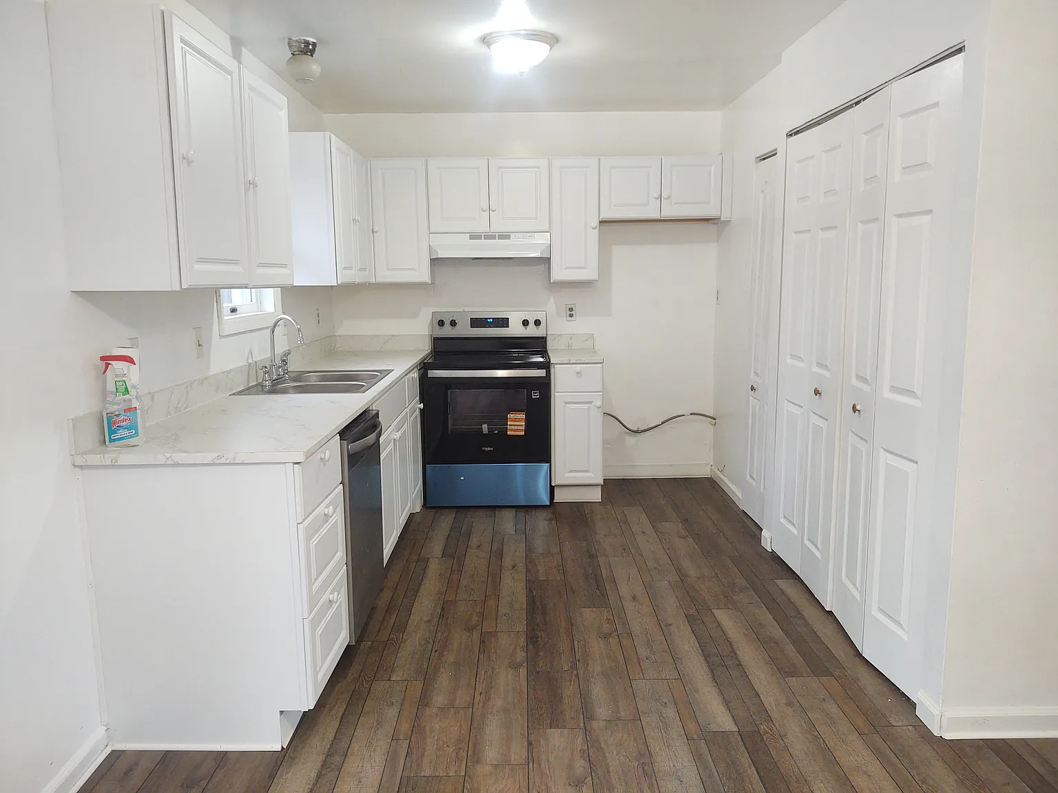 3 bed, 1100 sqft, $1,300 — Photo 3