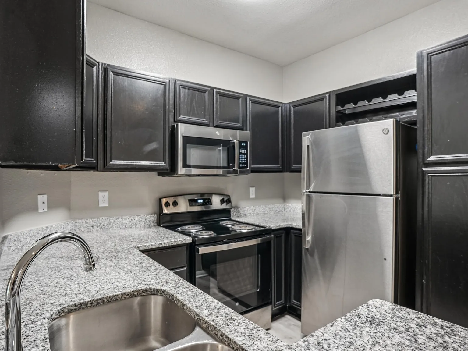 Bridford Lake Apartments — Photo 4