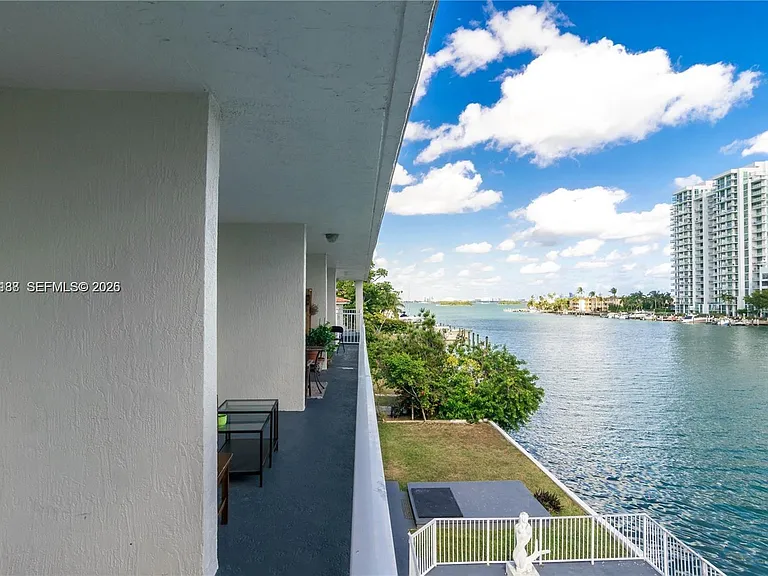 7921 West Dr #7 — Photo 2