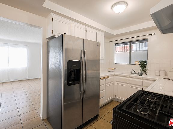 5th image of 1239 W Rosecrans Ave APT 22
