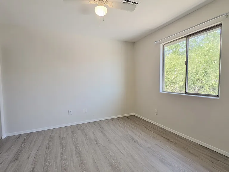 392 E Dirklay Ave — Photo 13
