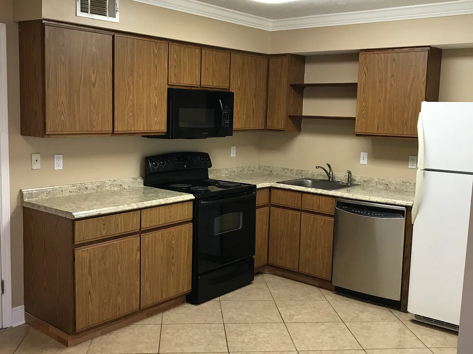 2 bed, 1.5 bath, 1125 sqft, $1,150 — Photo 2