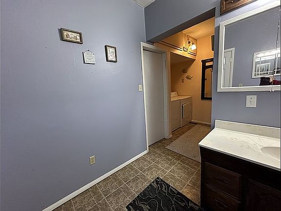 2nd image of 1011 E Copeland Rd