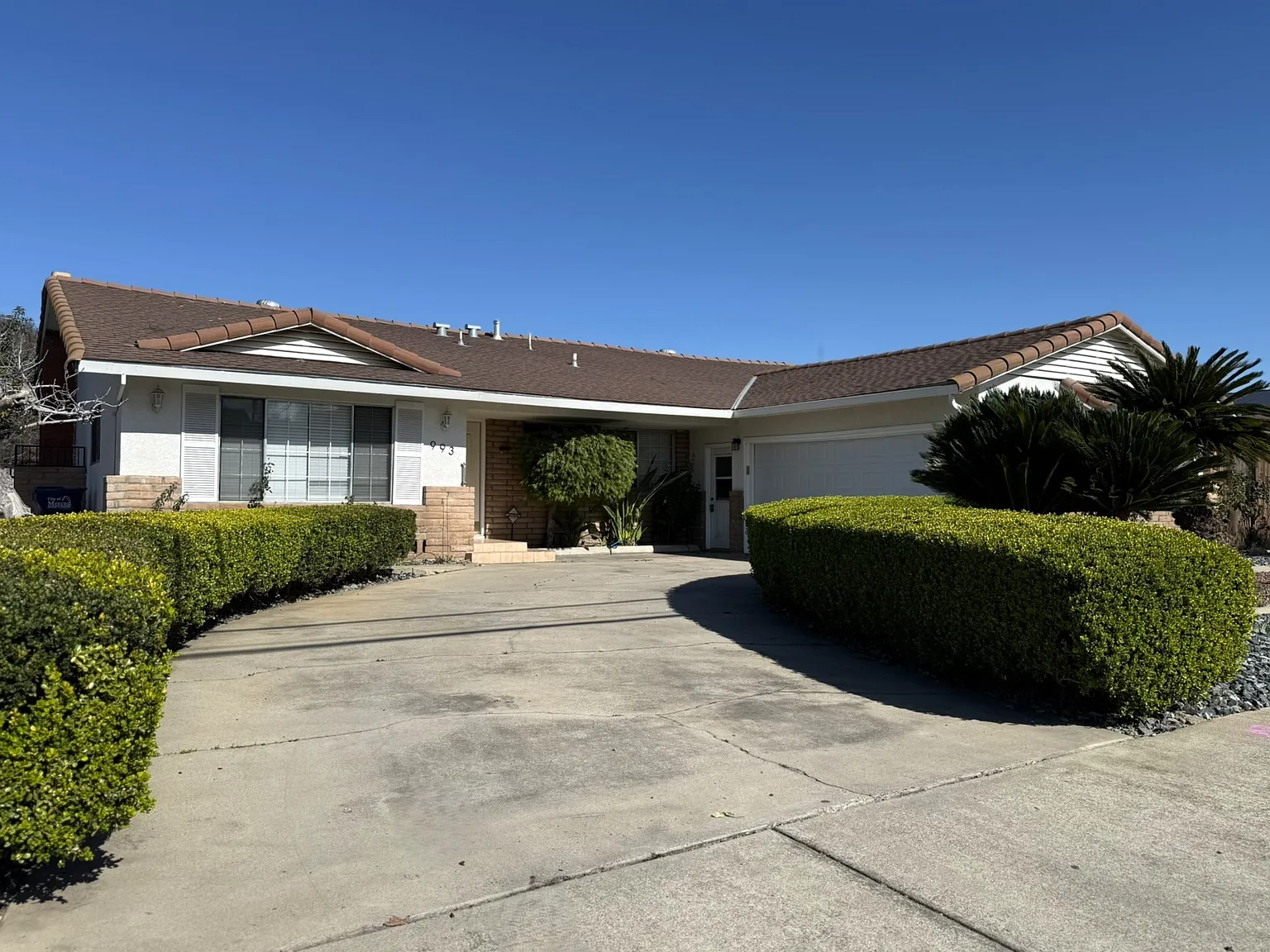 993 E Olive Ave photo 1