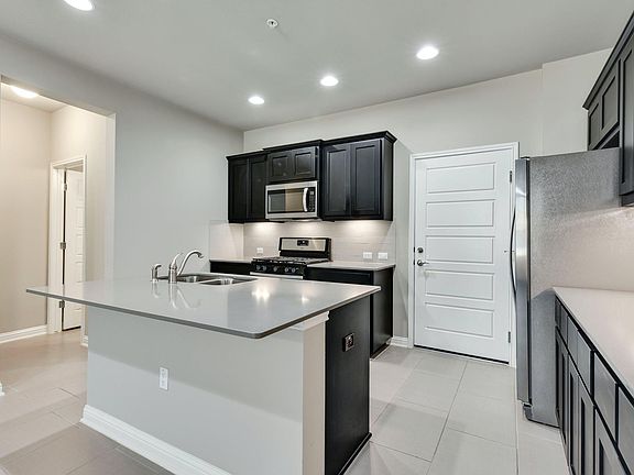 3rd image of 13800 Lyndhurst St Unit 274