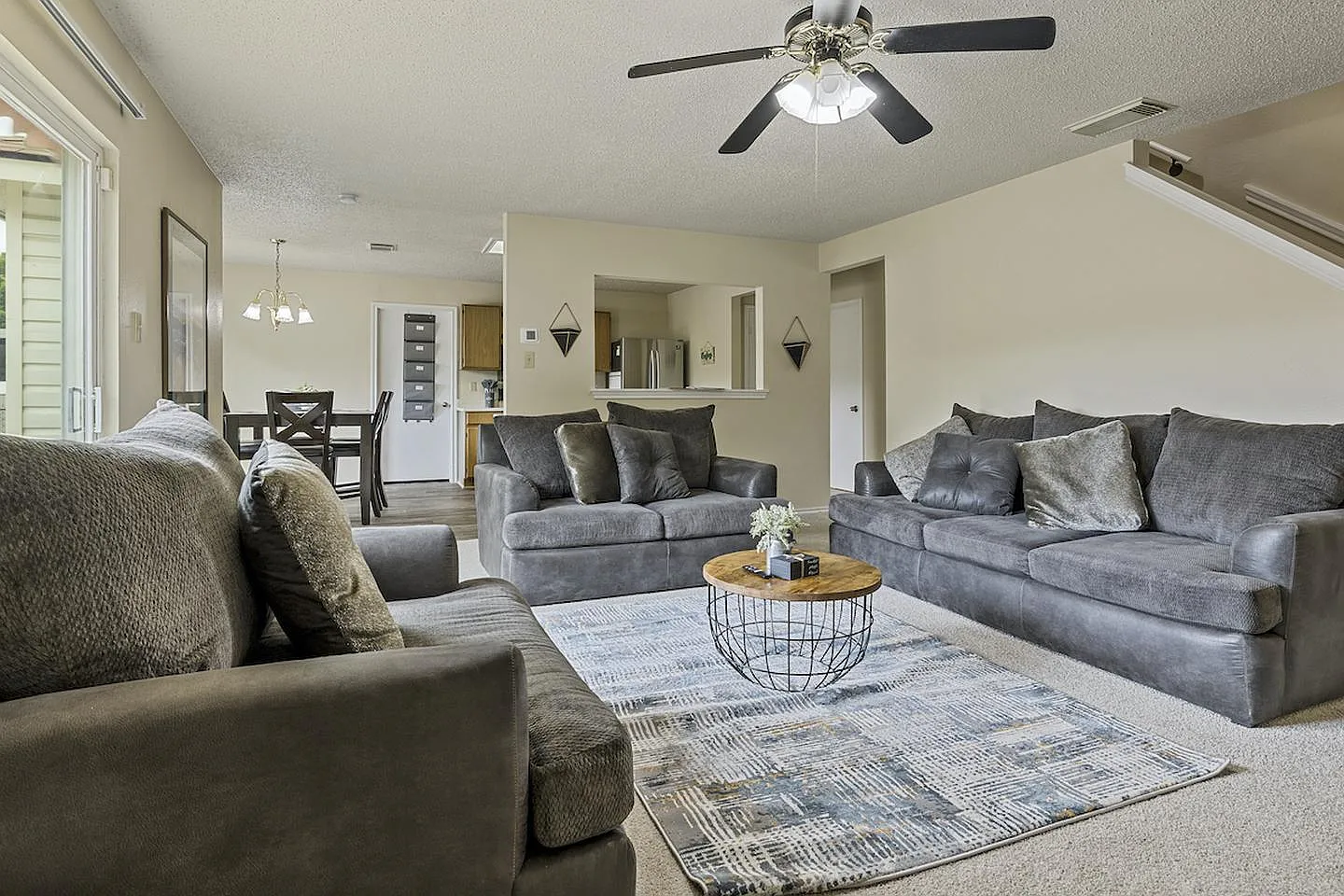 Charming 5-Bedroom Home in a Prime San Antonio Location! — Photo 2