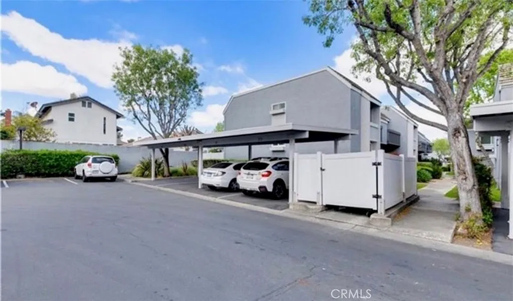 2 bed, 928 sqft, $3,200 — Photo 2