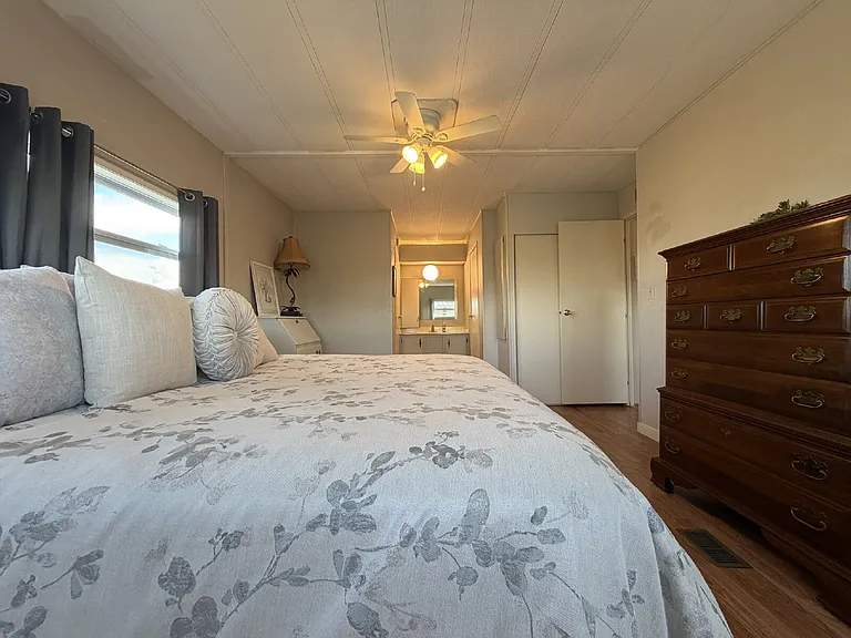 542 Tampico Dr — Photo 18