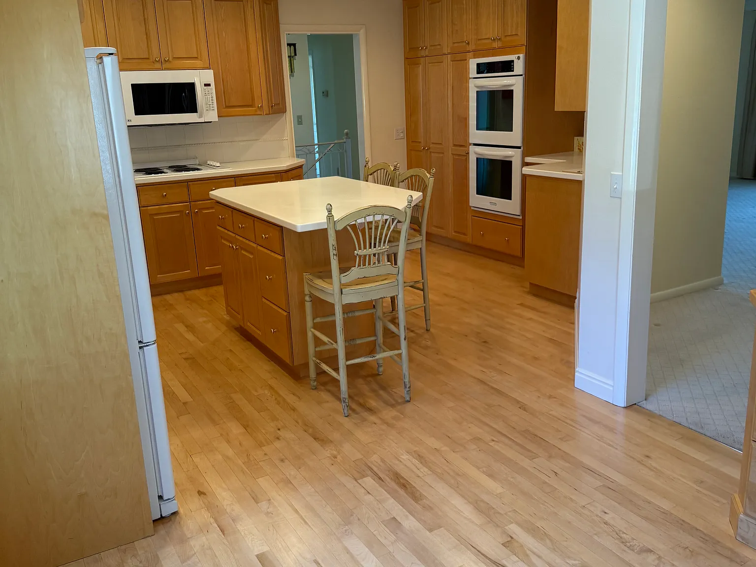 4 bed, 3880 sqft, $4,500 — Photo 2