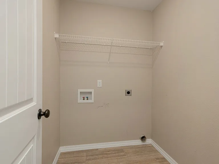 1053 S Christopher Ave — Photo 18
