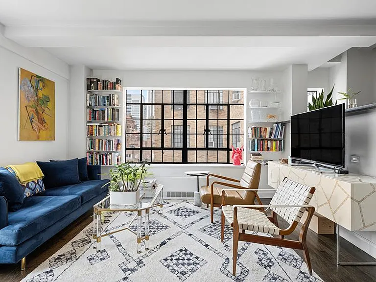 Property at 10 Park Avenue 16A