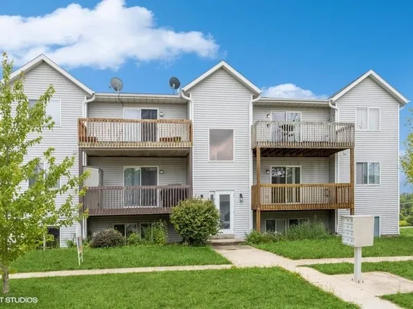 405 James Blvd NW APT 3, Oxford, IA 52322