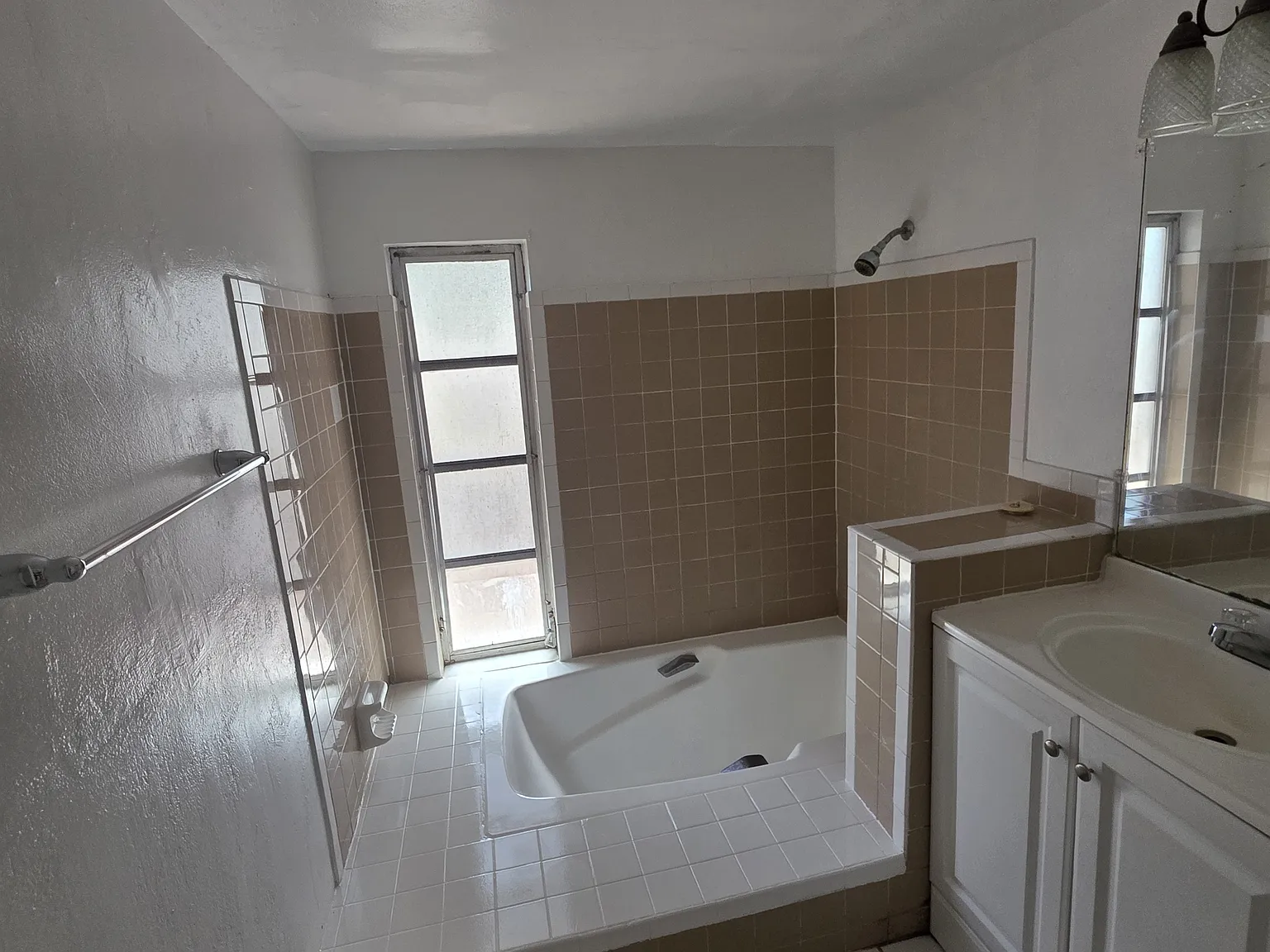 3302 Bainbridge Dr Holiday — Photo 4