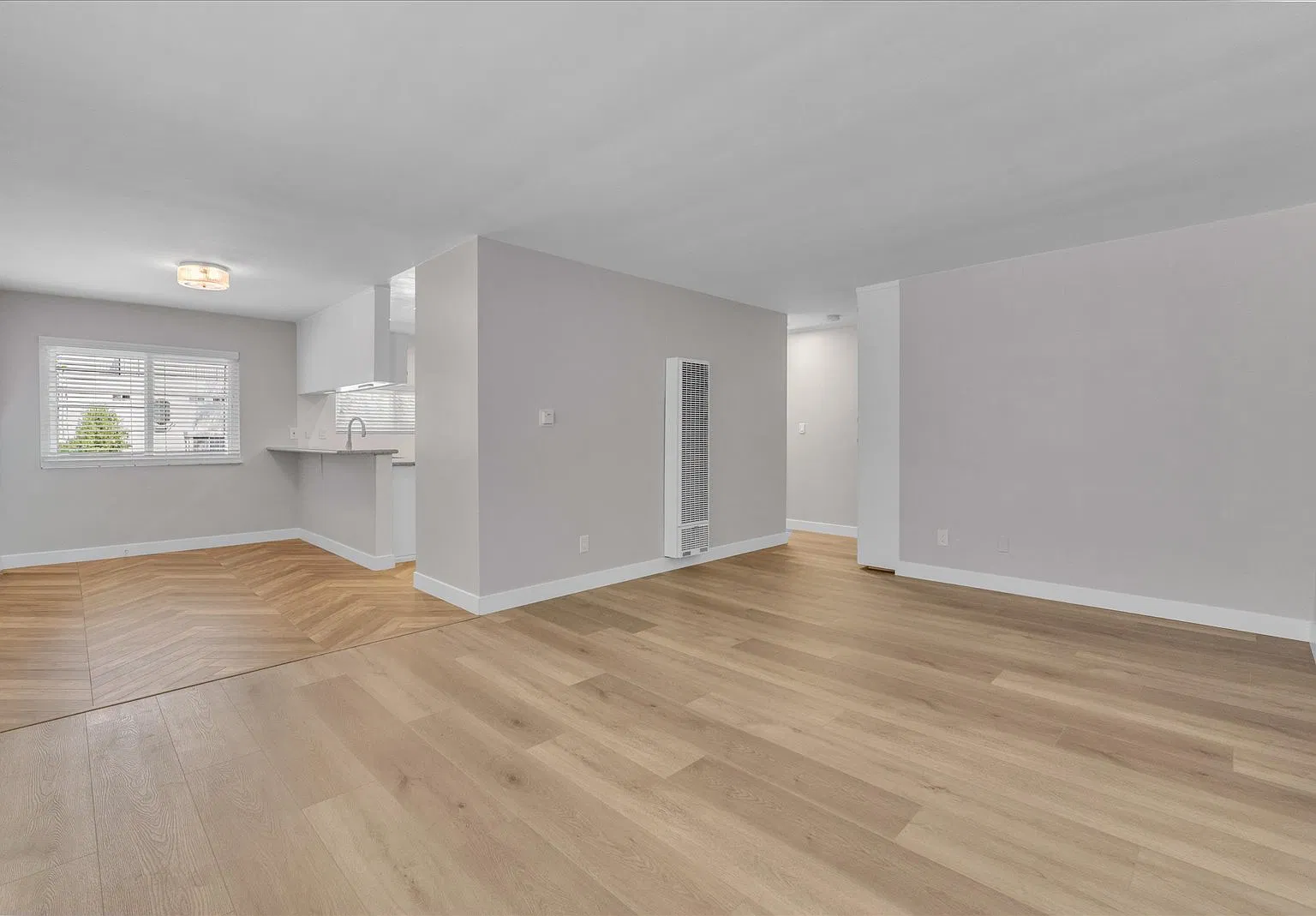 2 bed, 900 sqft, $2,450 — Photo 2