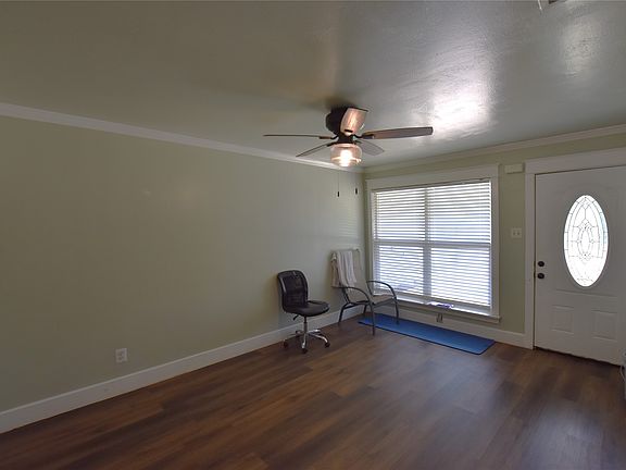 3rd image of 1718 Summit St